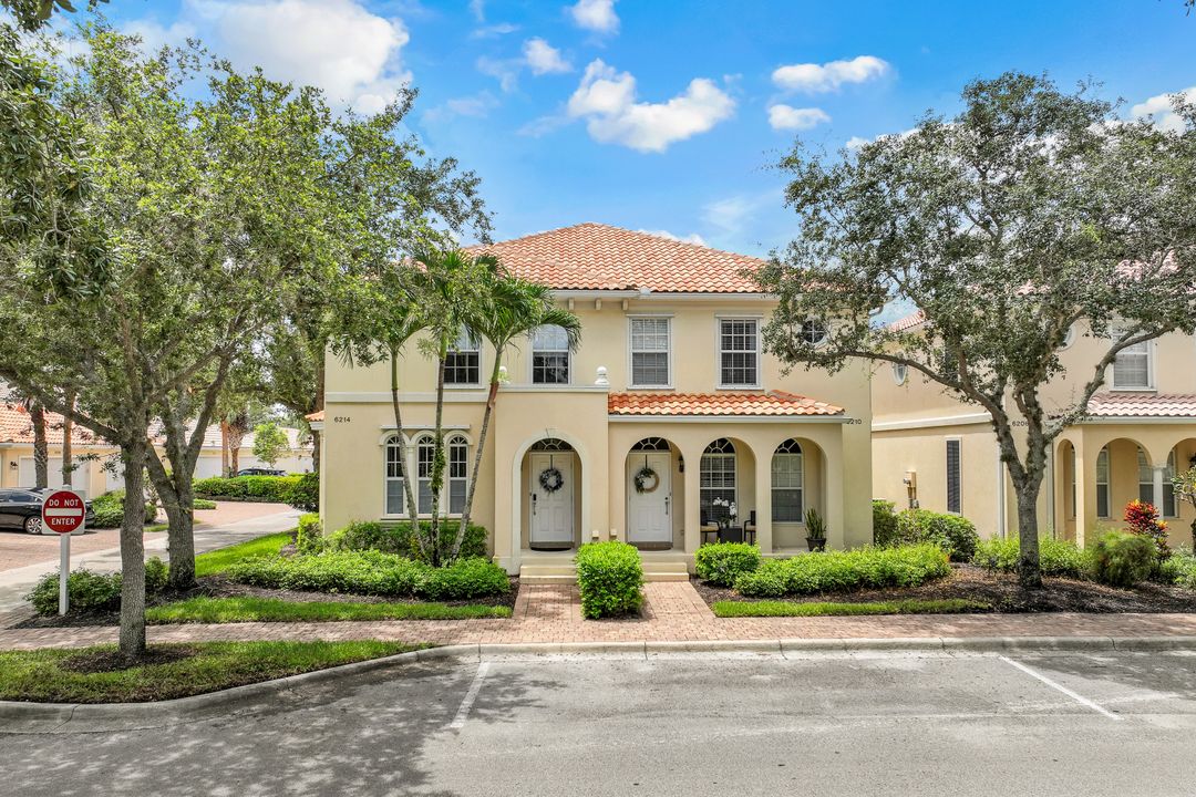 6214 Towncenter Cir, Naples, FL 34119
