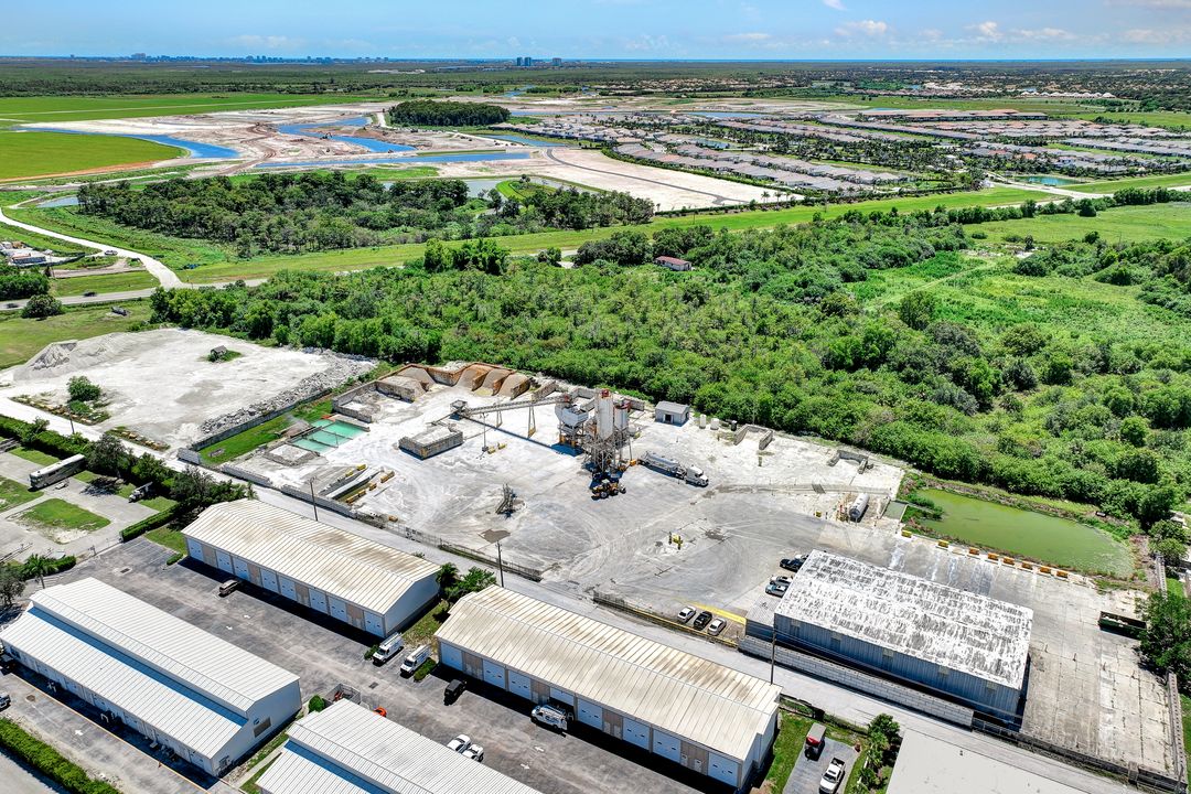 195 Basik Dr #403, Naples, FL 34114