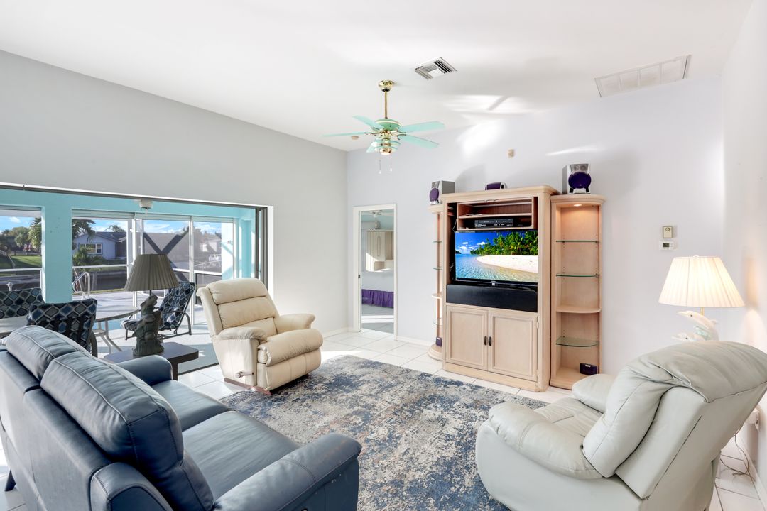 3034 SE 10th Pl, Cape Coral, FL 33904