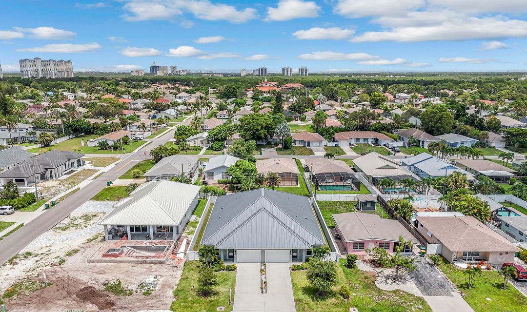 605 107th Ave N, Naples, FL 34108