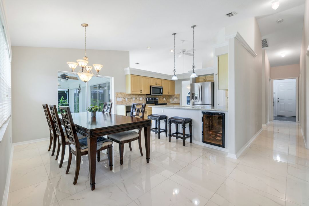 7563 Woodland Bend Cir, Fort Myers, FL 33912