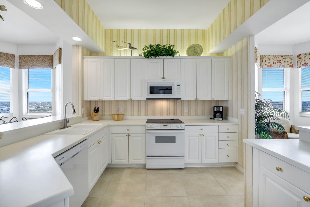 410 Flagship Dr #1206, Naples, FL 34108