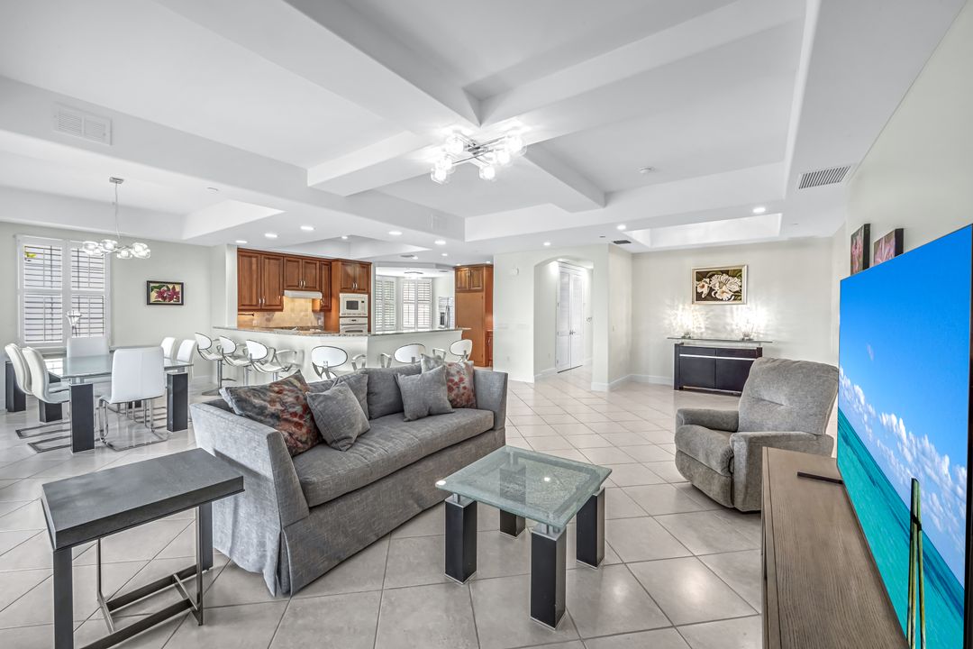 510 Avellino Isles Cir #2202, Naples, FL 34119