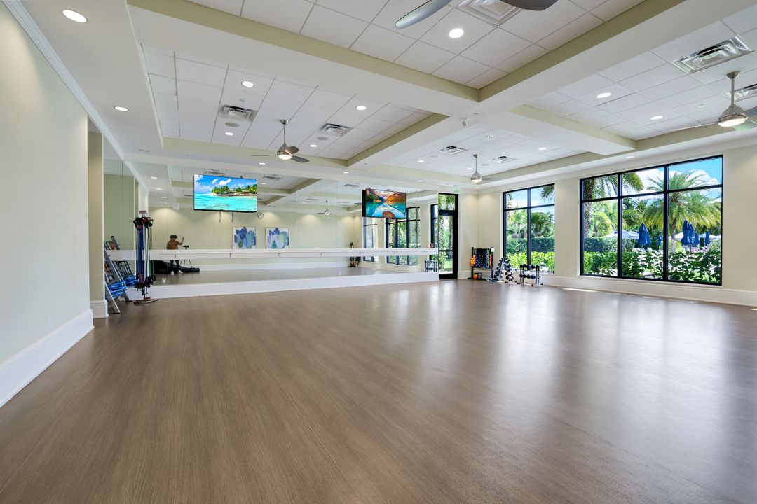 7113 Live Oak Dr, Naples, FL 34114