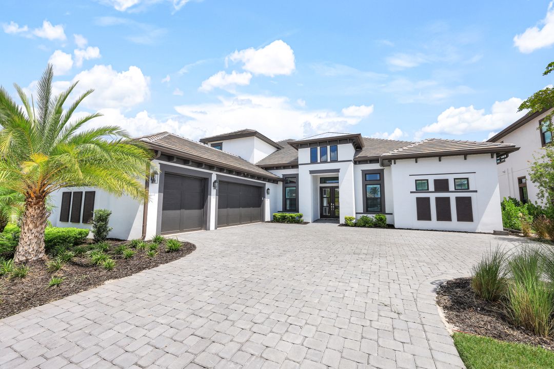 15572 Montello Ln, Naples, FL 34114