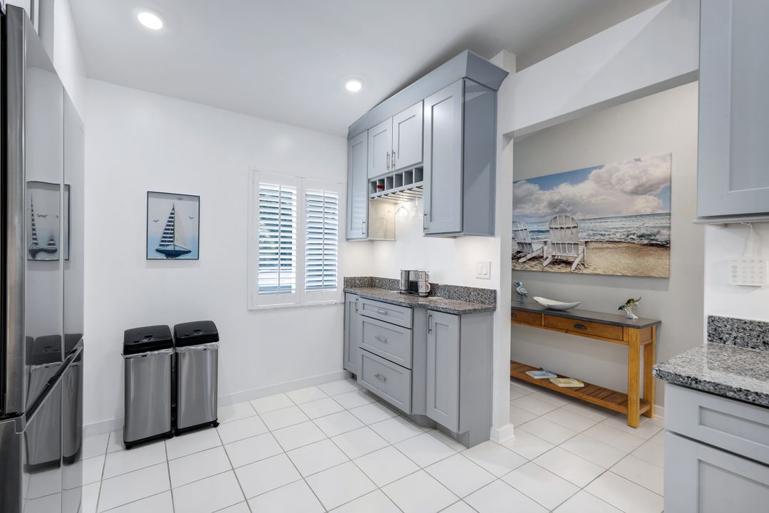 810 New Waterford Dr #203, Naples, FL 34104