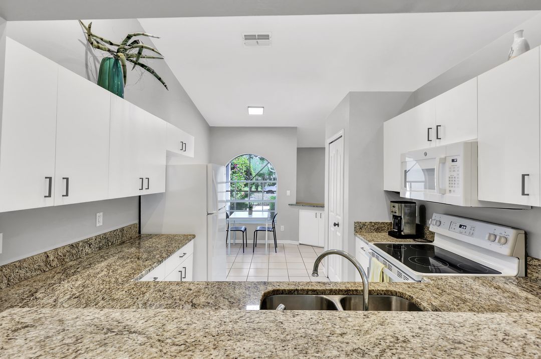 661 Captn Kate Ct, Naples, FL 34110