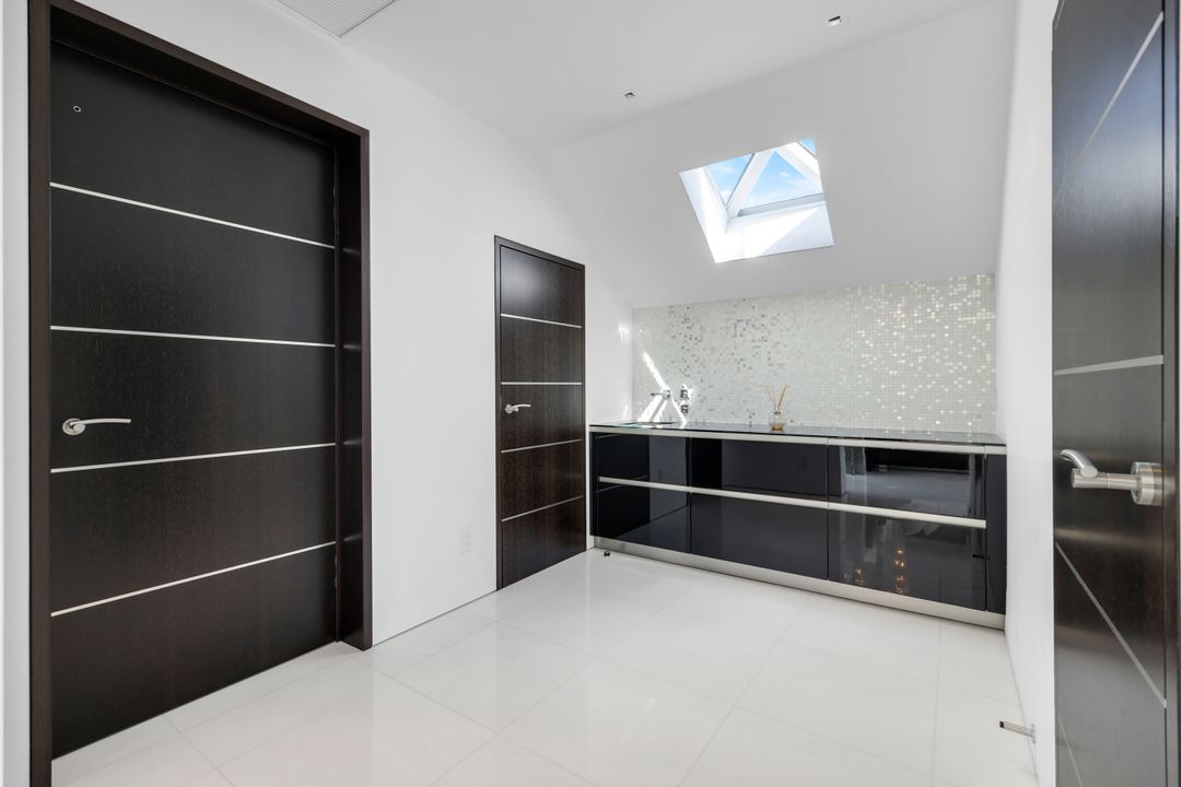 260 Channel Dr, Naples, FL 34108