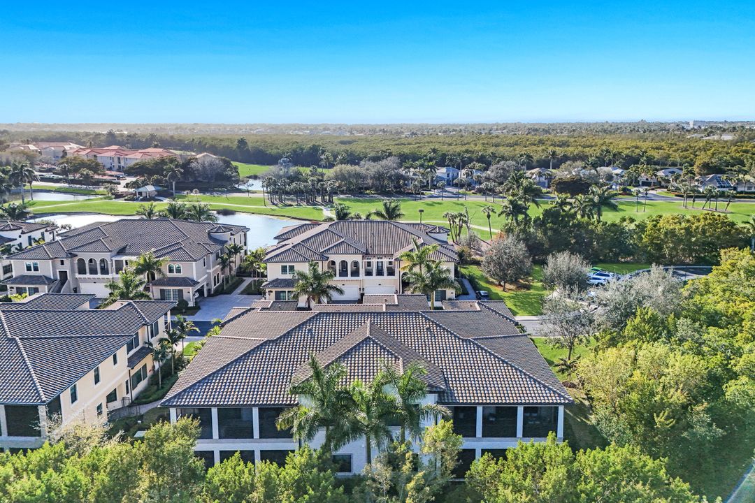 2472 Breakwater Wy #11-102, Naples, FL 34112