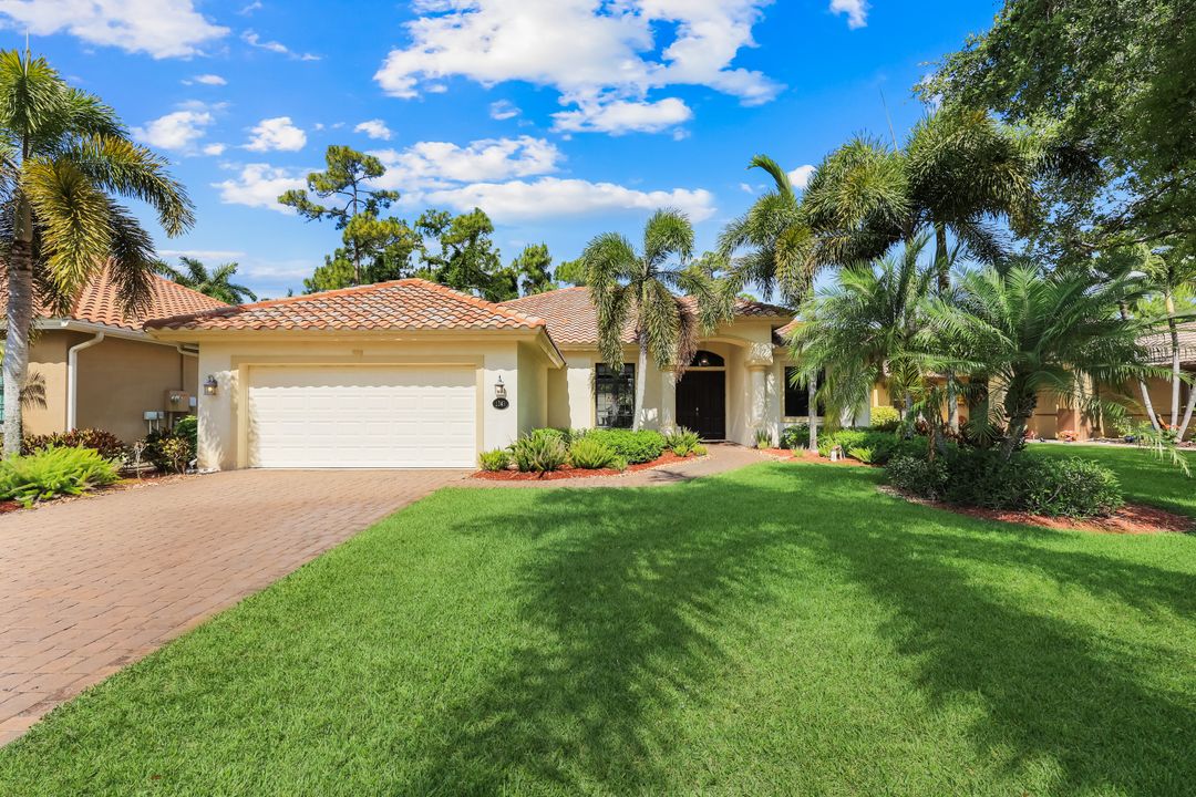 1243 Briarwood Ct, Naples, FL 34104