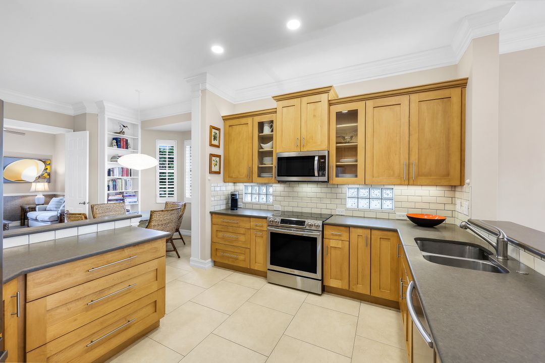 805 Bentwater Cir #101, Naples, FL 34108