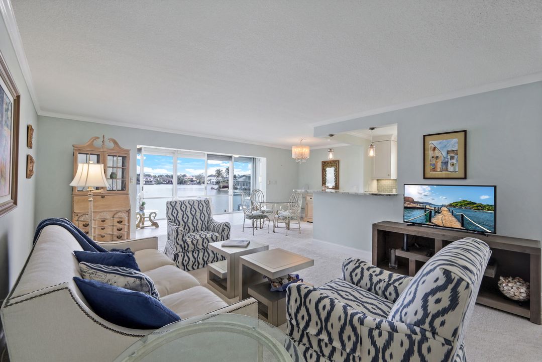 1910 Gulf Shore Blvd N #207, Naples, FL 34102