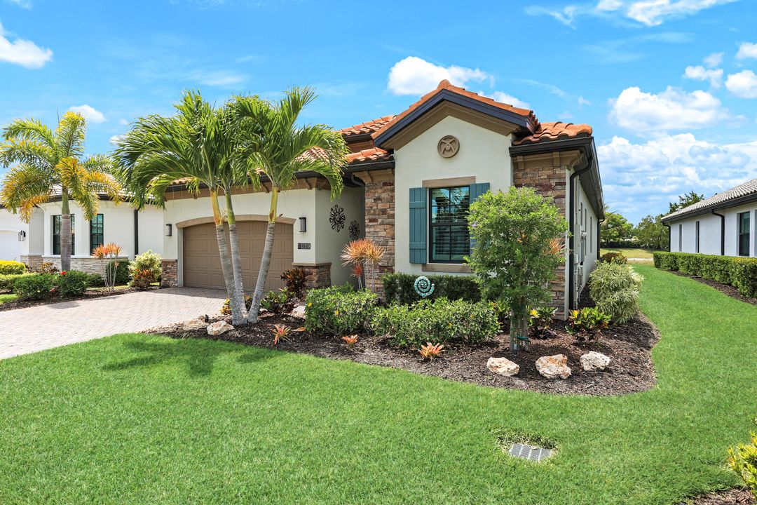 1839 Mustique St, Naples, FL 34120