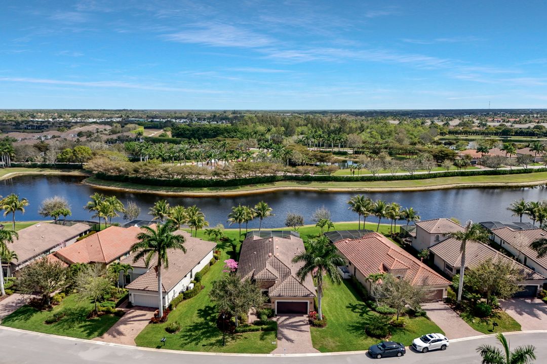 9568 Mussorie Ct, Naples, FL 34114