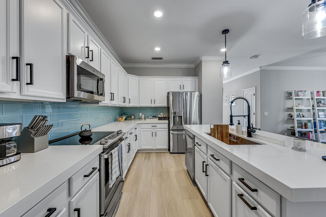 4331 Raffia Palm Cir, Naples, FL 34119