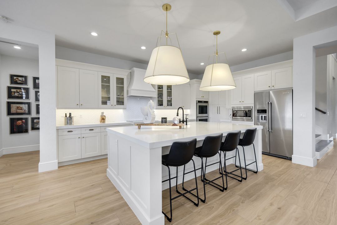 9458 Greenleigh Ct, Naples, FL 34120
