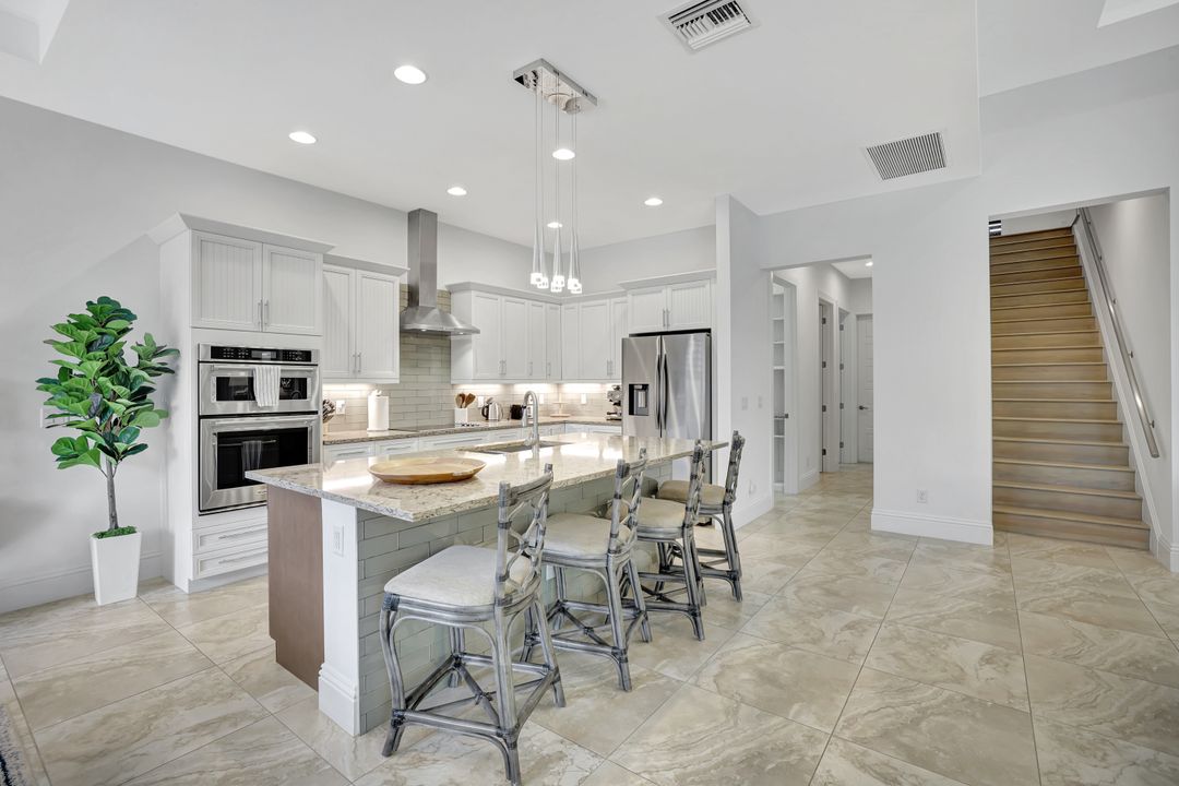 16 Willoughby Dr, Naples, FL 34110