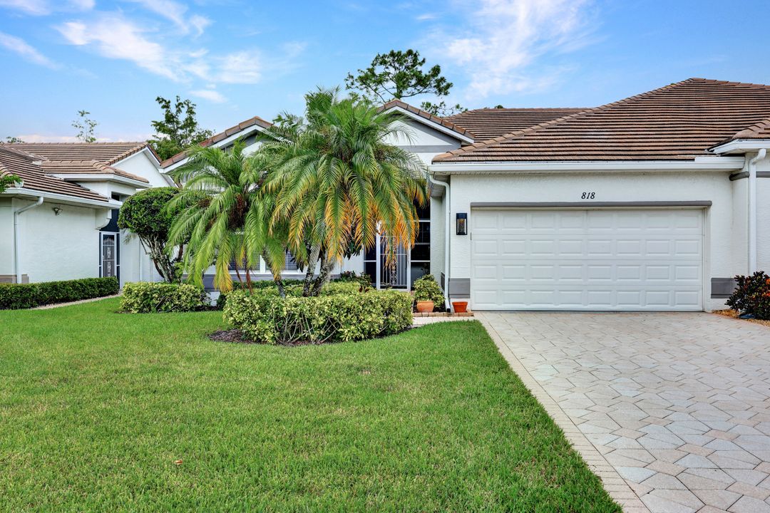 818 Grafton Ct, Naples, FL 34104