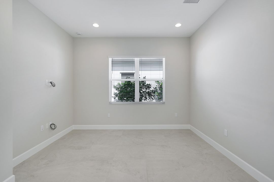 2741 Durham Cir, Naples, FL 34112