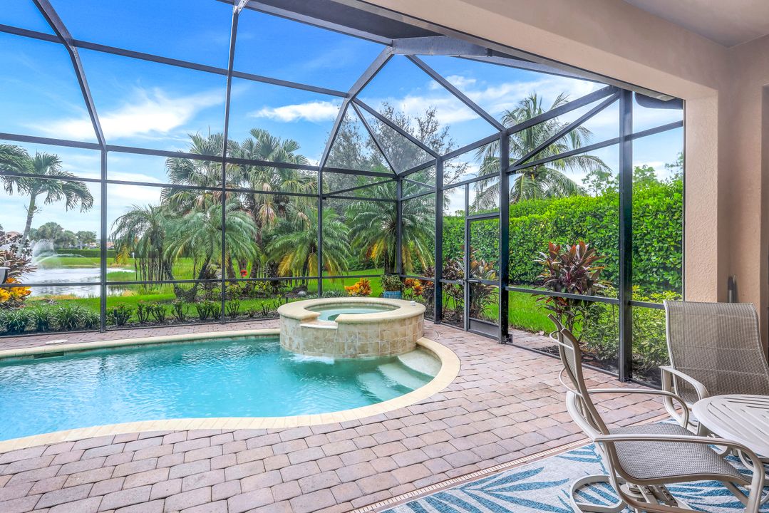 7598 Moorgate Point Way, Naples, FL 34113