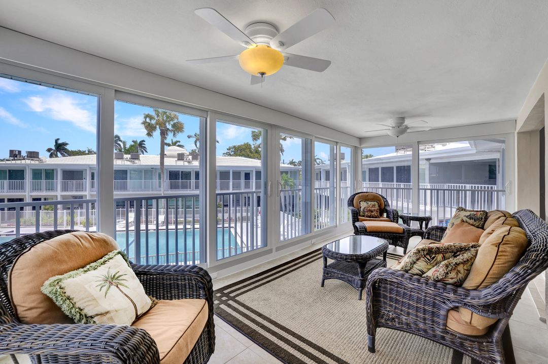 386 Harbour Dr, Naples, FL 34103