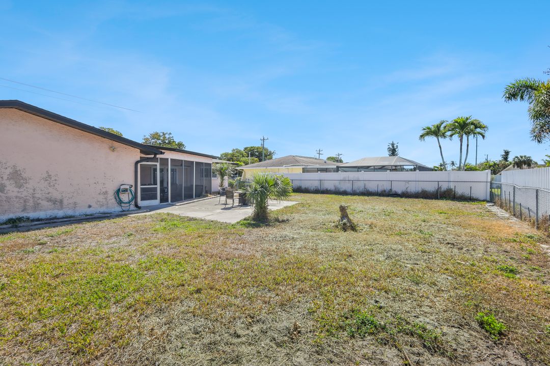 3926 Country Club Blvd, Cape Coral, FL 33904