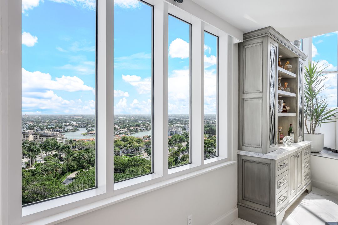 4041 Gulf Shore Blvd N #PH-6, Naples, FL 34103