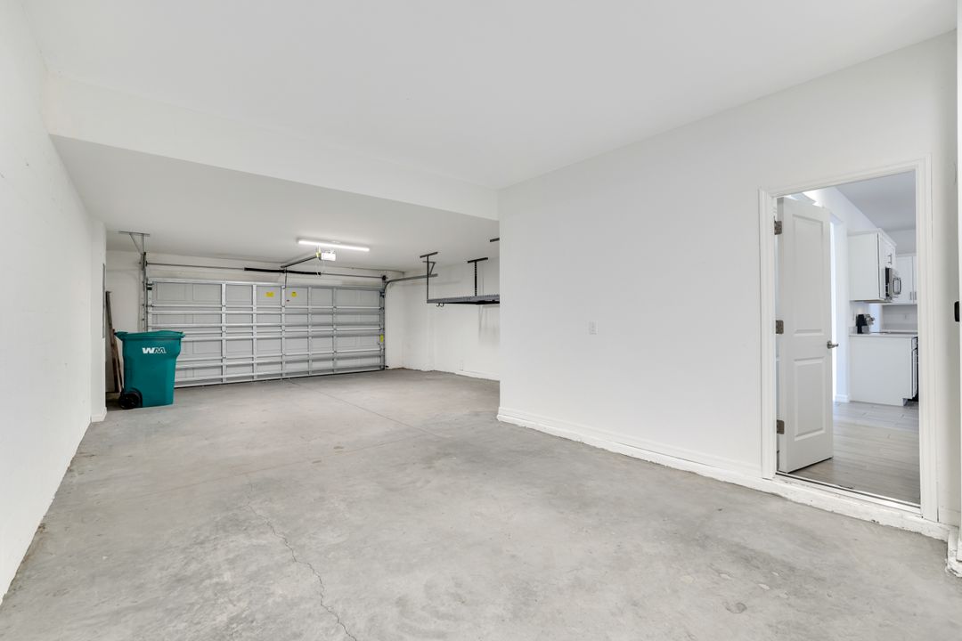 2253 Avocado Ln, Naples, FL 34120