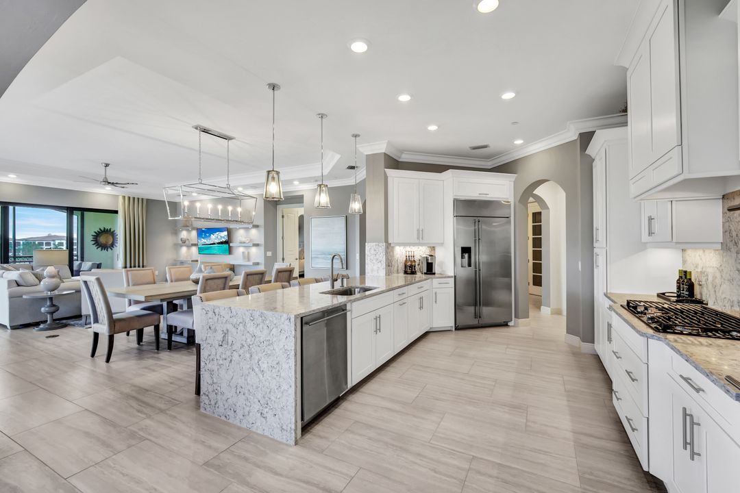 16387 Viansa Wy #302, Naples, FL 34110