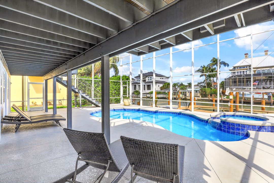 437 Tradewinds Ave, Naples, FL 34108