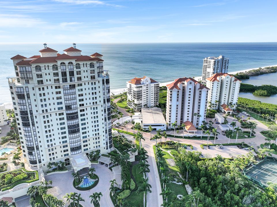 20 Seagate Dr #202, Naples, FL 34103