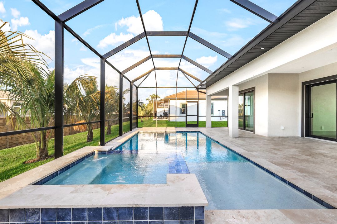 860 Palmetto Pointe Cir, Cape Coral, FL 33991