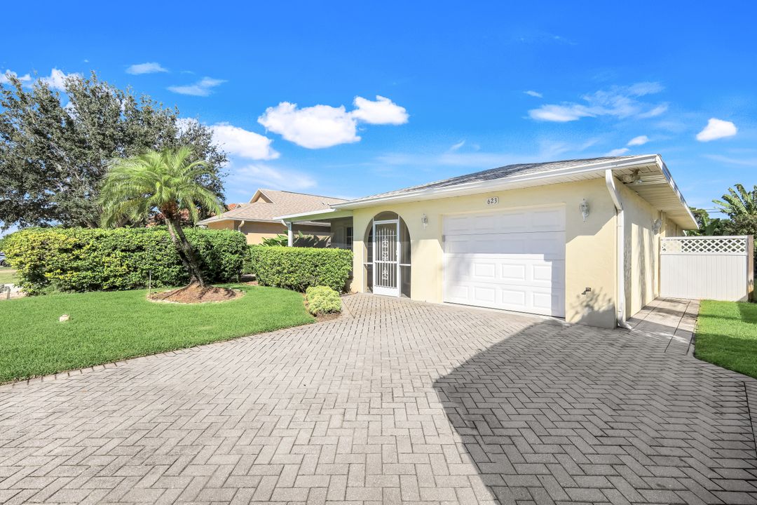 623 98th Ave N, Naples, FL 34108