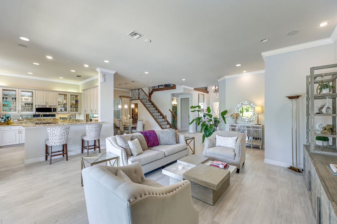 6582 Monterey Point, Naples, FL 34105