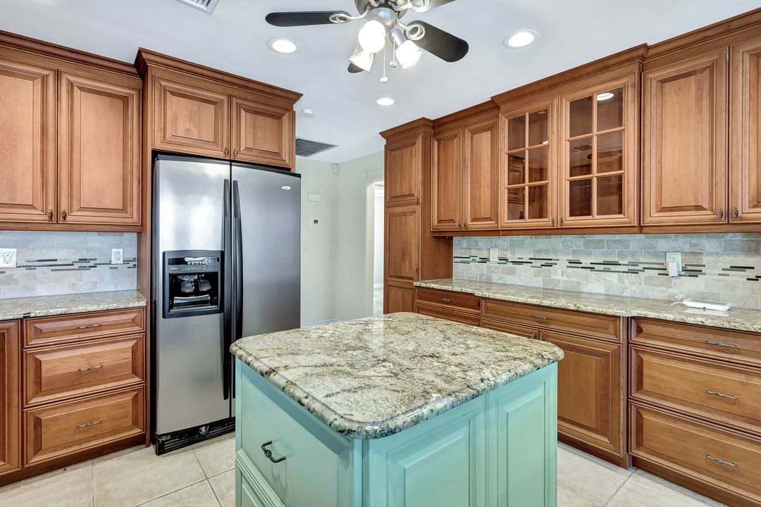 5012 SW 8th Pl, Cape Coral, FL 33914