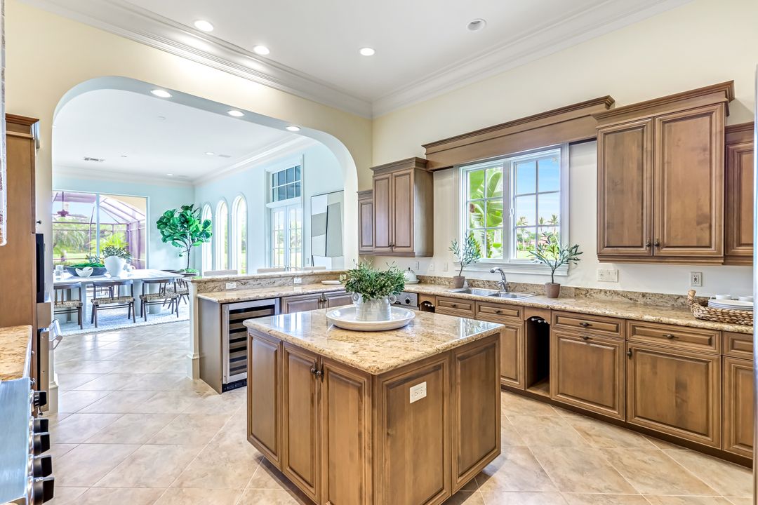 2861 Capistrano Way, Naples, FL 34105