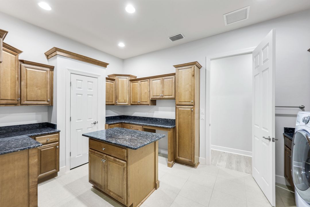 9180 Ores Cir, Naples, FL 34120