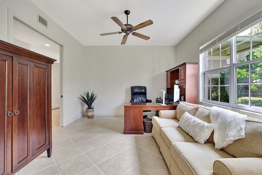 721 Regency Reserve Cir, Naples, FL 34119