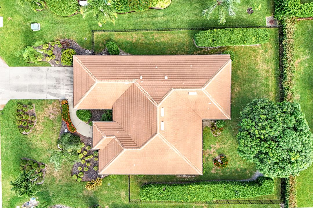 2032 Castle Garden Ln, Naples, FL 34110