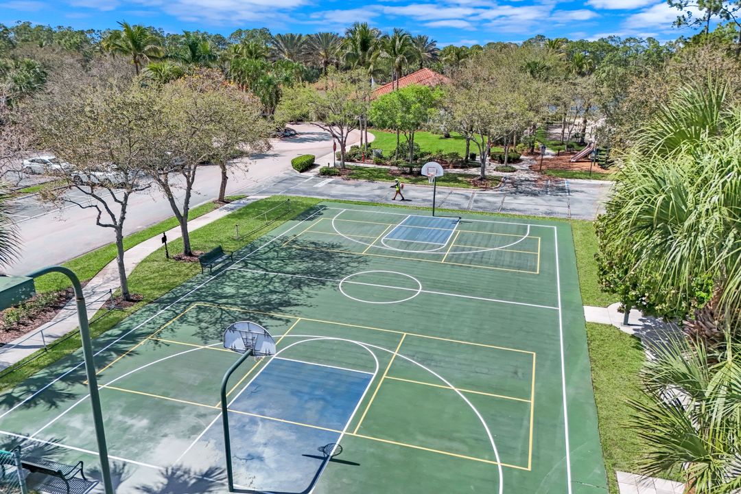 2040 Tarpon Bay Dr N #201, Naples, FL 34119