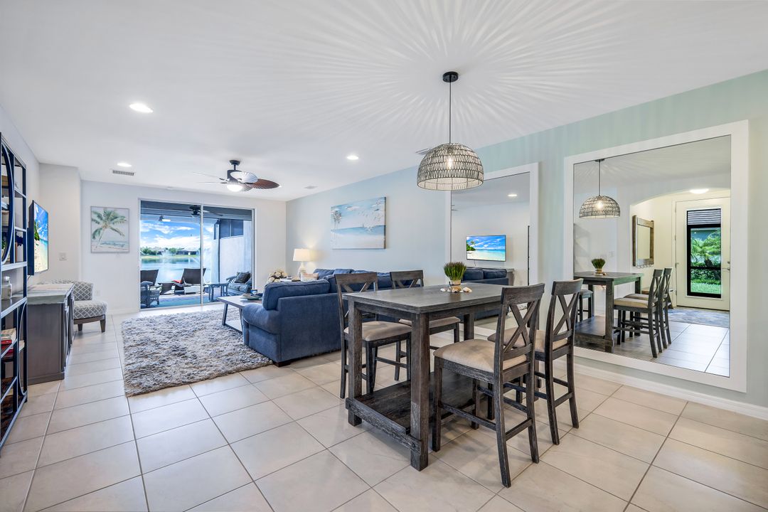 14814 Edgewater Cir, Naples, FL 34114