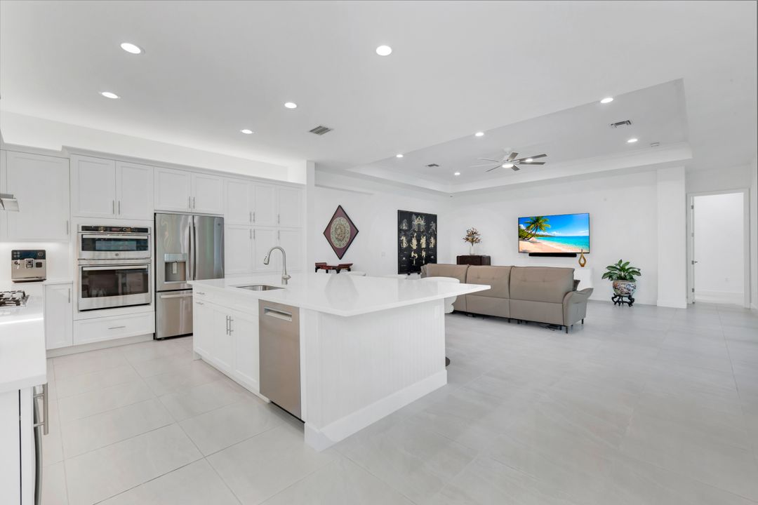 11698 Jasper Ct, Naples, FL 34120