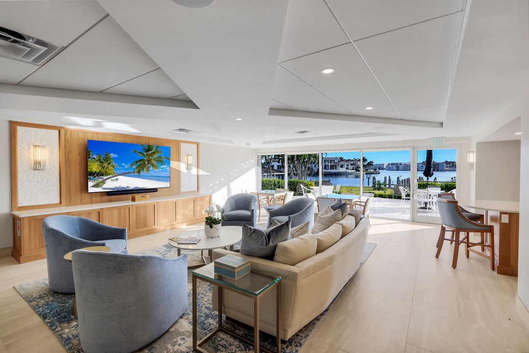 250 Park Shore Dr #801, Naples, FL 34103