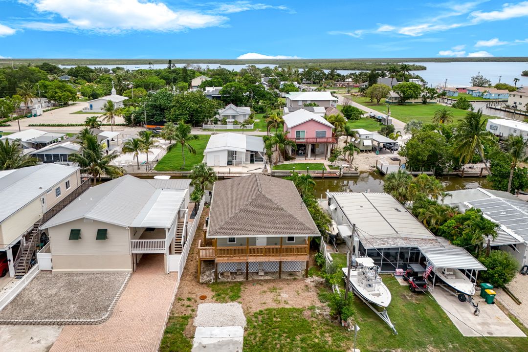 627 Palm Dr, Naples, FL 34114