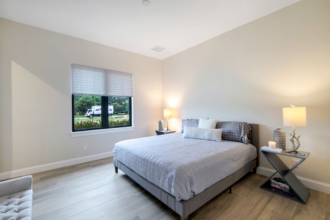 16724 Enclave Cir, Naples, FL 34110