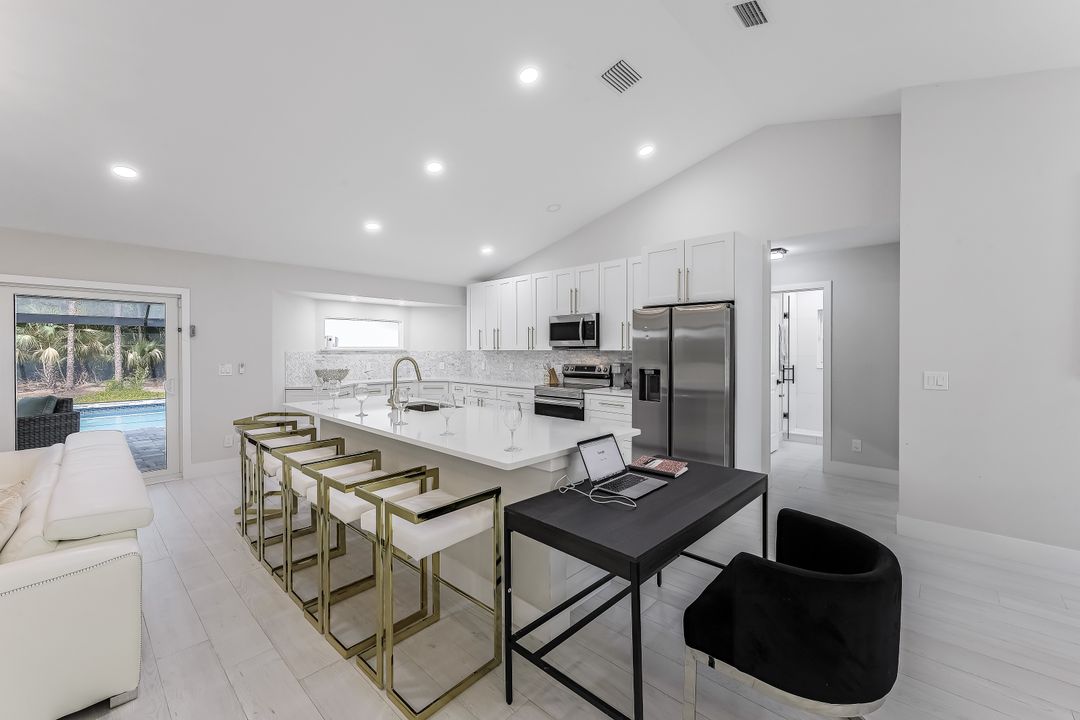 6641 Golden Gate Pkwy, Naples, FL 34105