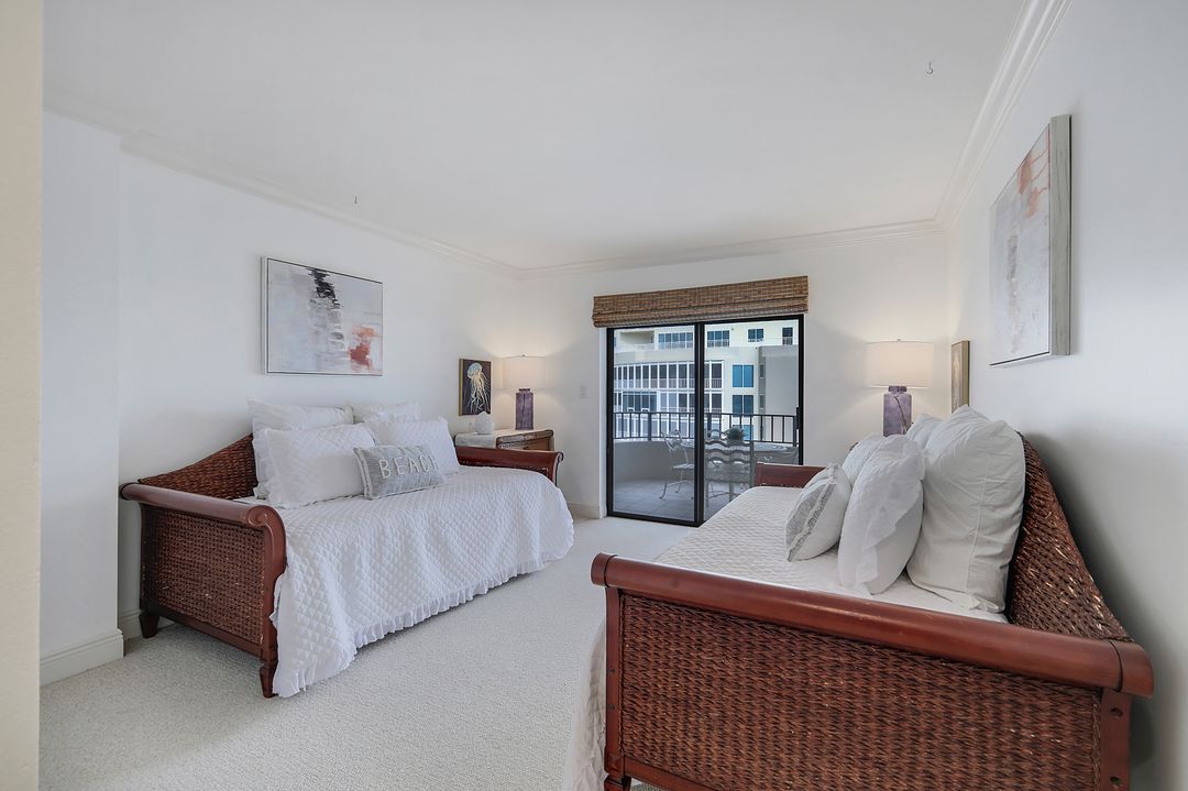 4451 Gulf Shore Blvd N #1605, Naples, FL 34103