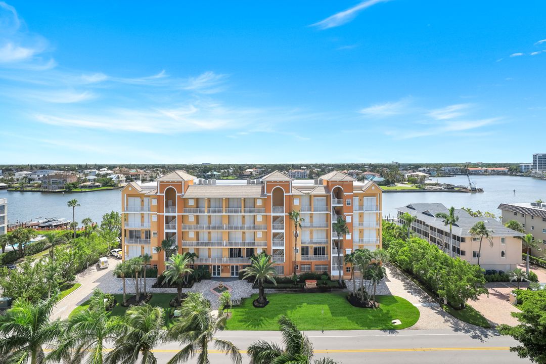 9577 Gulf Shore Dr #801, Naples, FL 34108