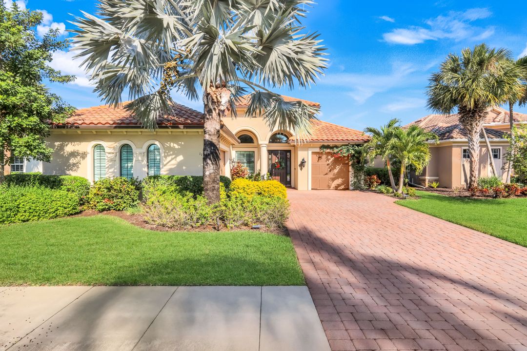 11925 Heather Woods Ct, Naples, FL 34120