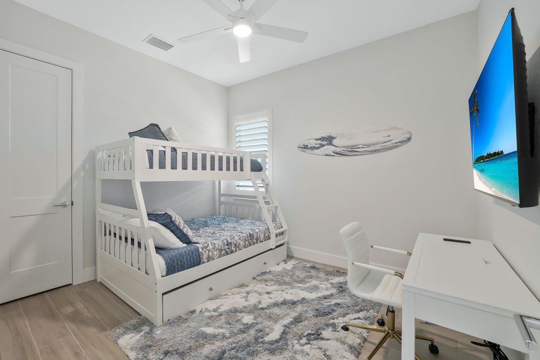 530 94th Ave N, Naples, FL 34108